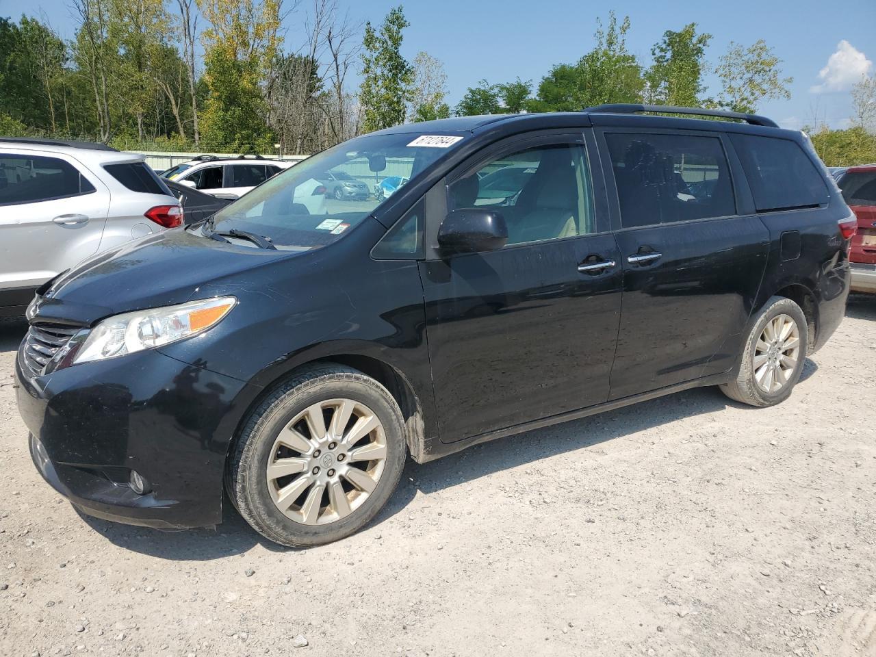 2015 TOYOTA SIENNA XLE