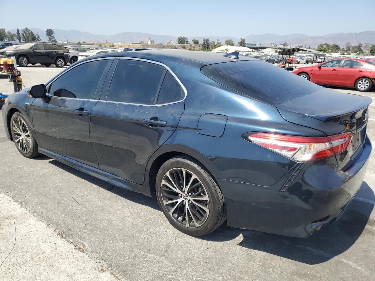 2020 TOYOTA CAMRY SE - Image 2