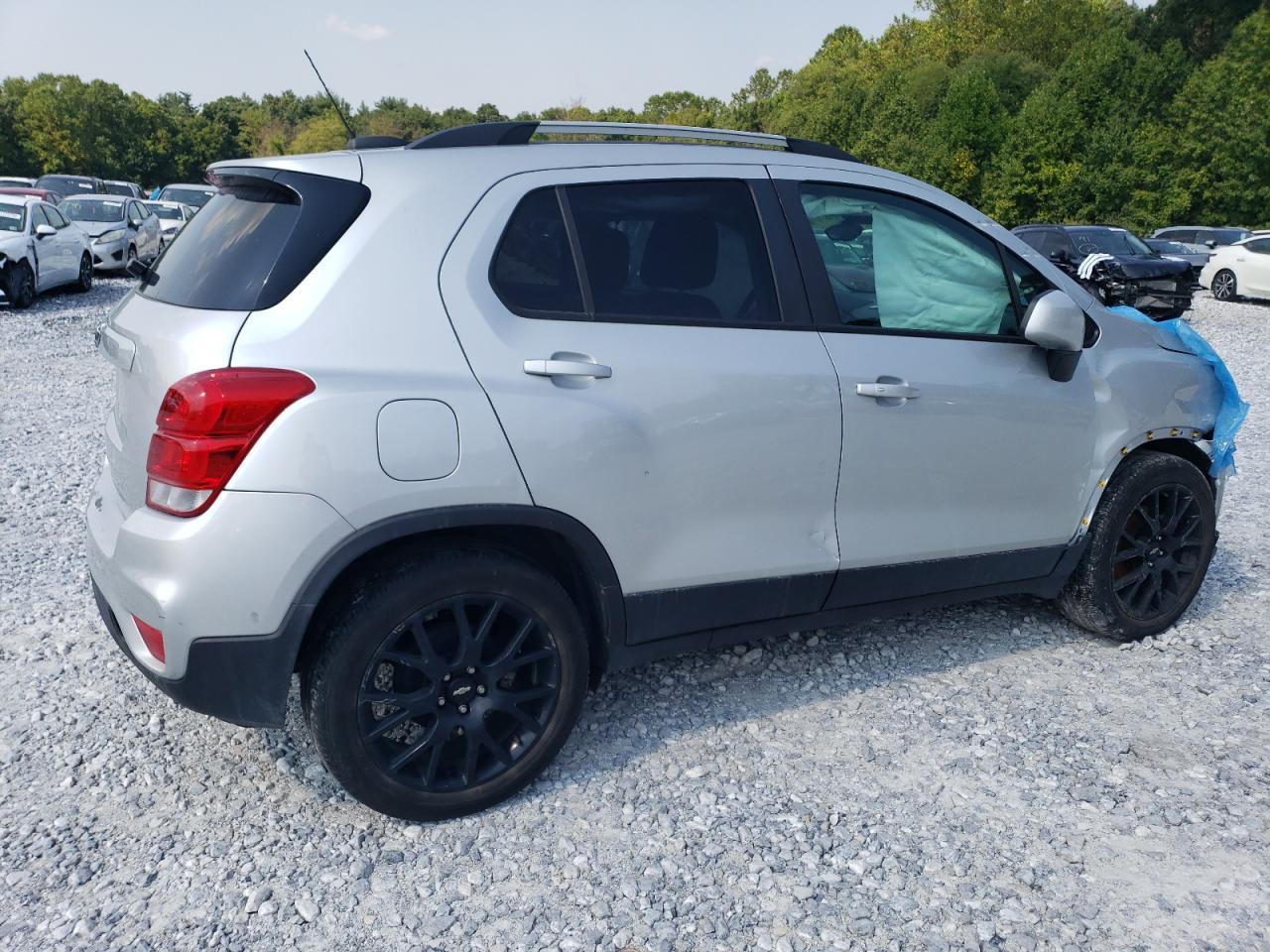 2021 CHEVROLET TRAX 1LT - Image 3