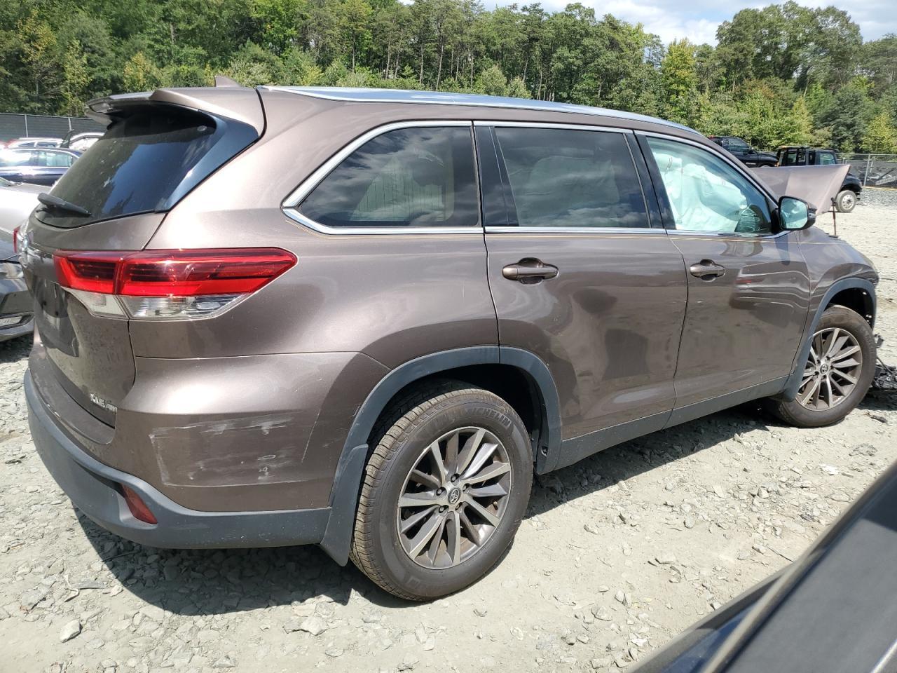 2019 TOYOTA HIGHLANDER - Image 3