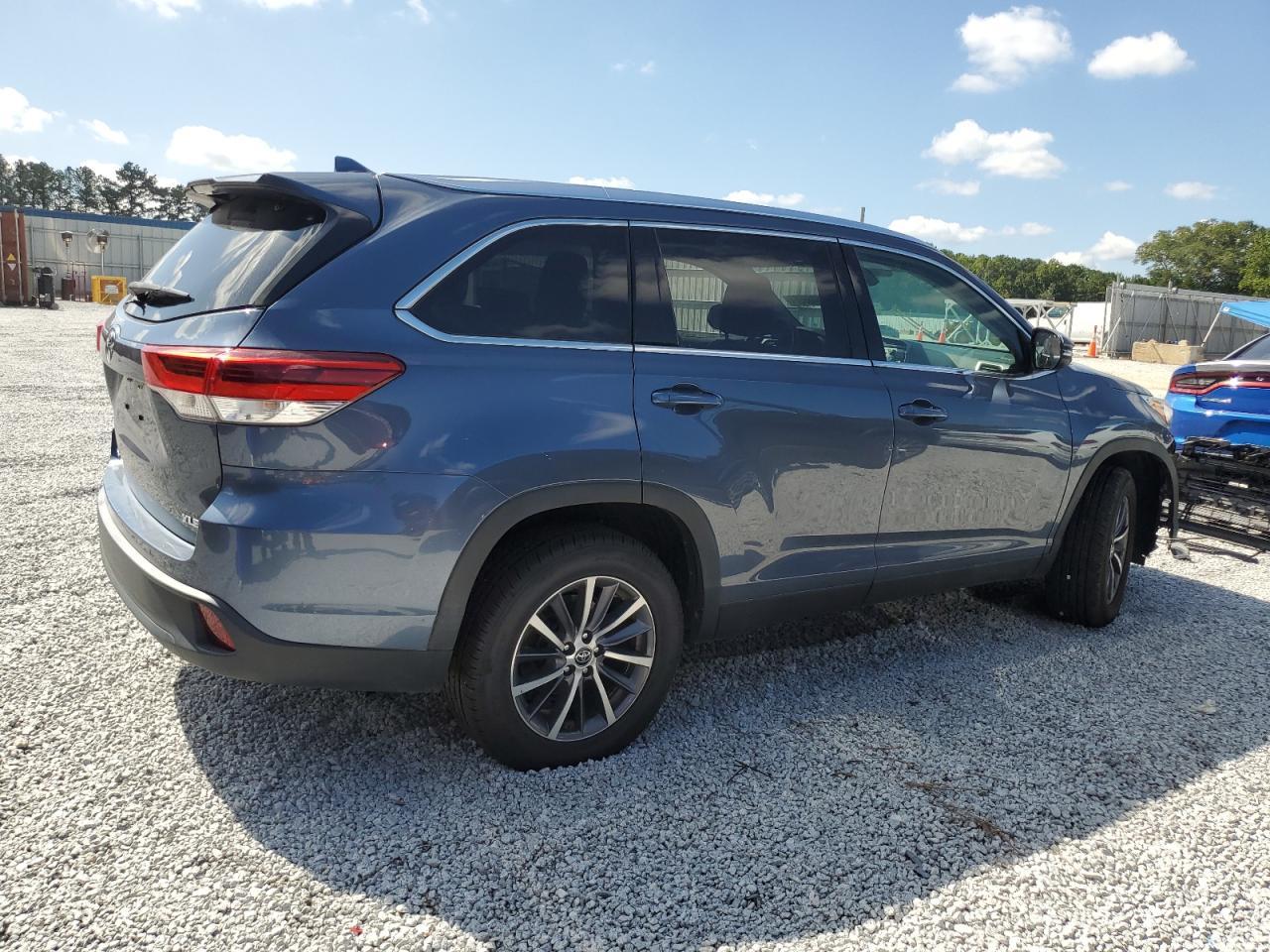 2019 TOYOTA HIGHLANDER - Фото 3