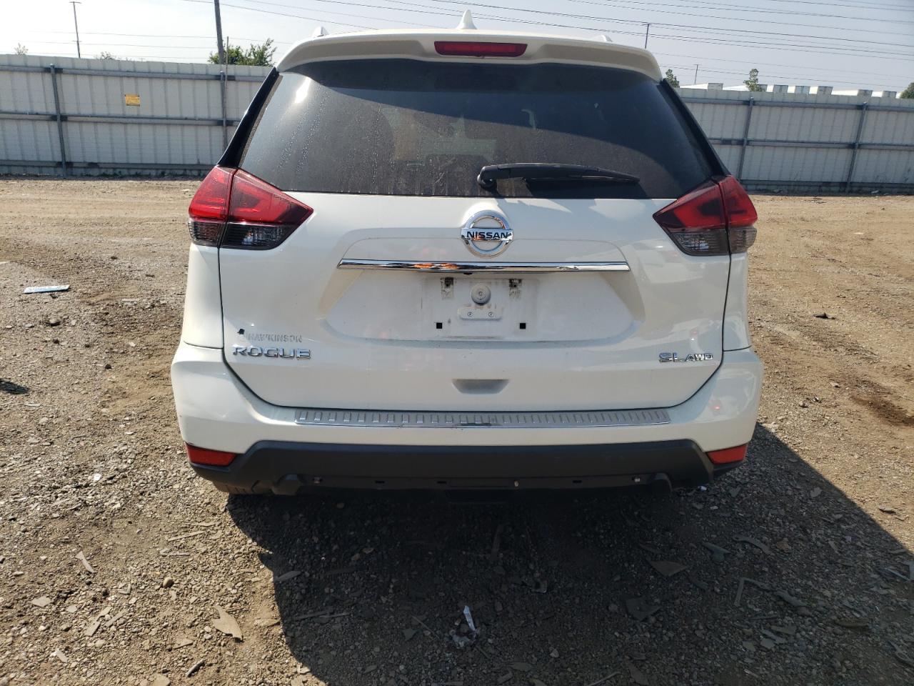 2017 NISSAN ROGUE SV - Image 6