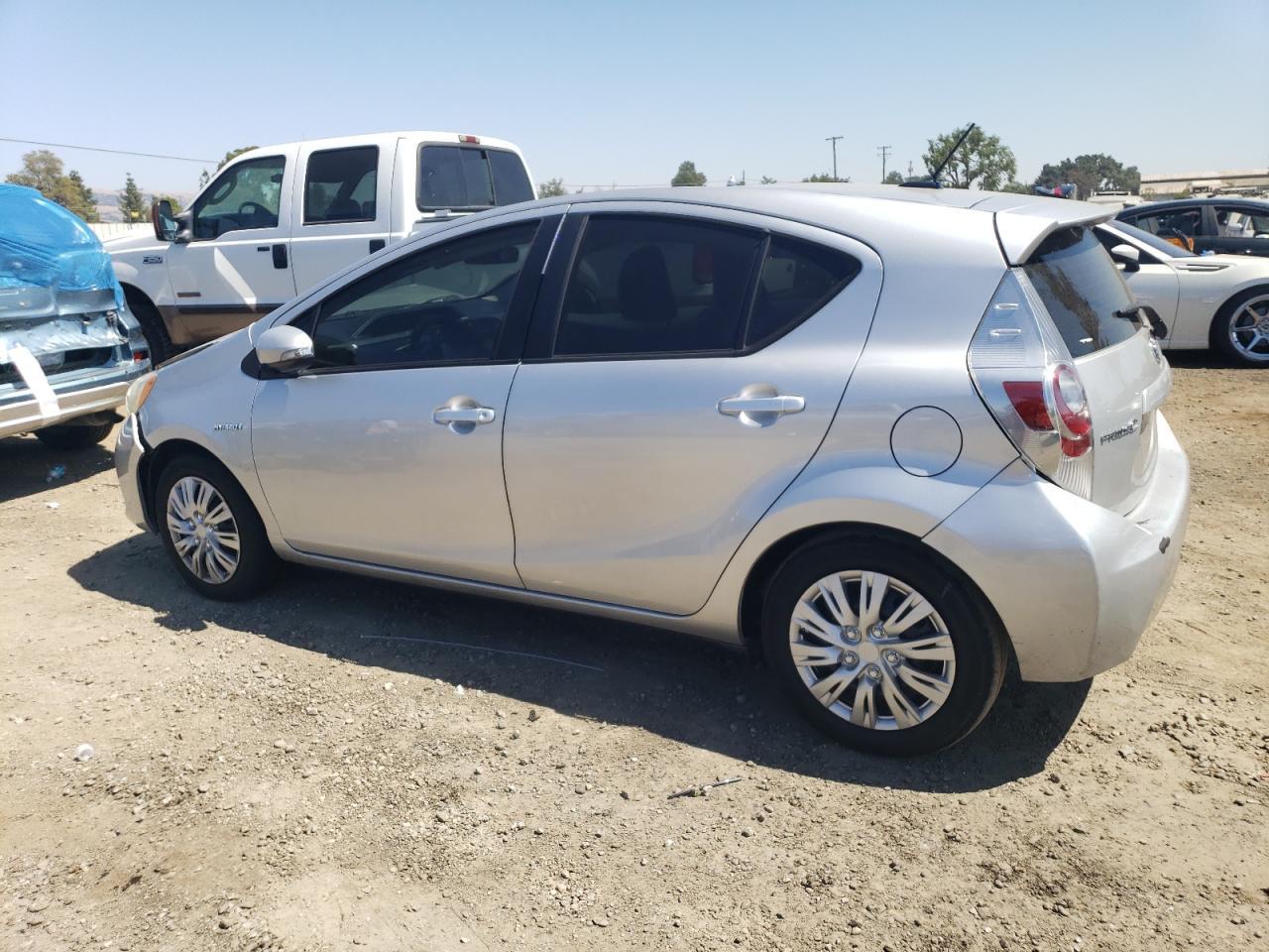 2013 TOYOTA PRIUS C - Фото 2