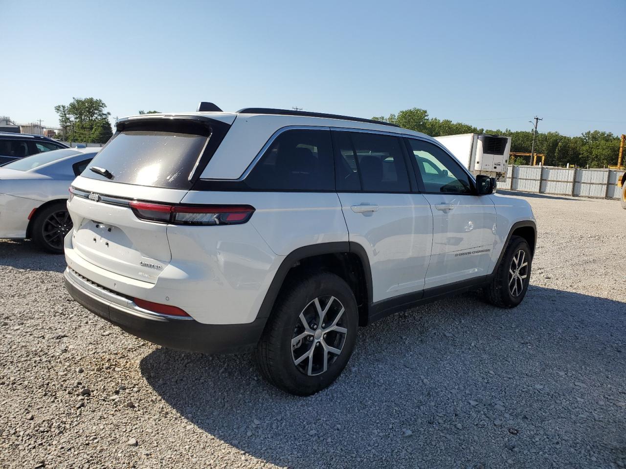 2024 JEEP GRAND CHER - Image 3
