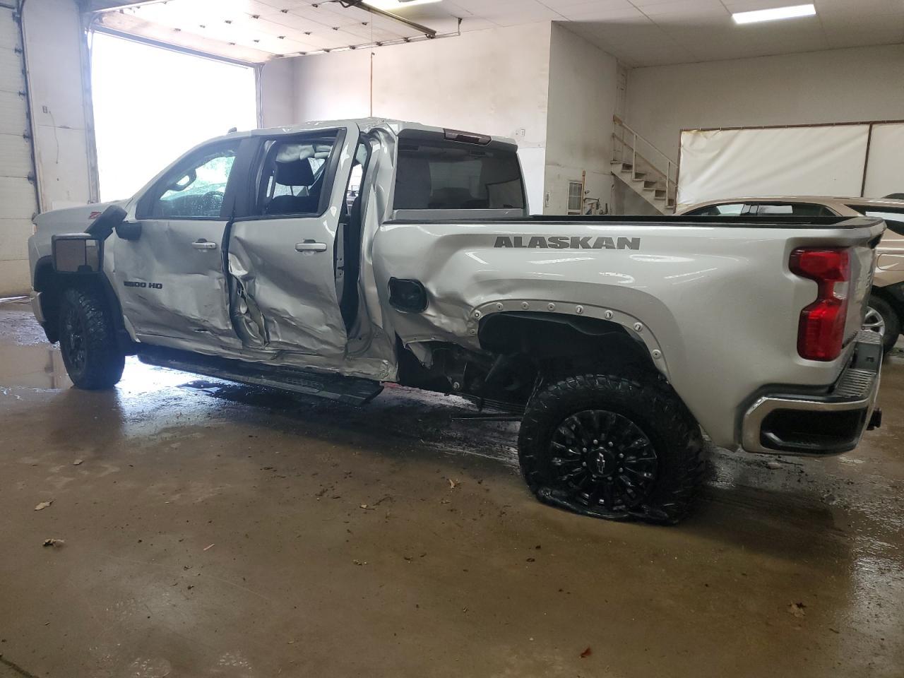 2023 CHEVROLET SILVERADO - Image 2