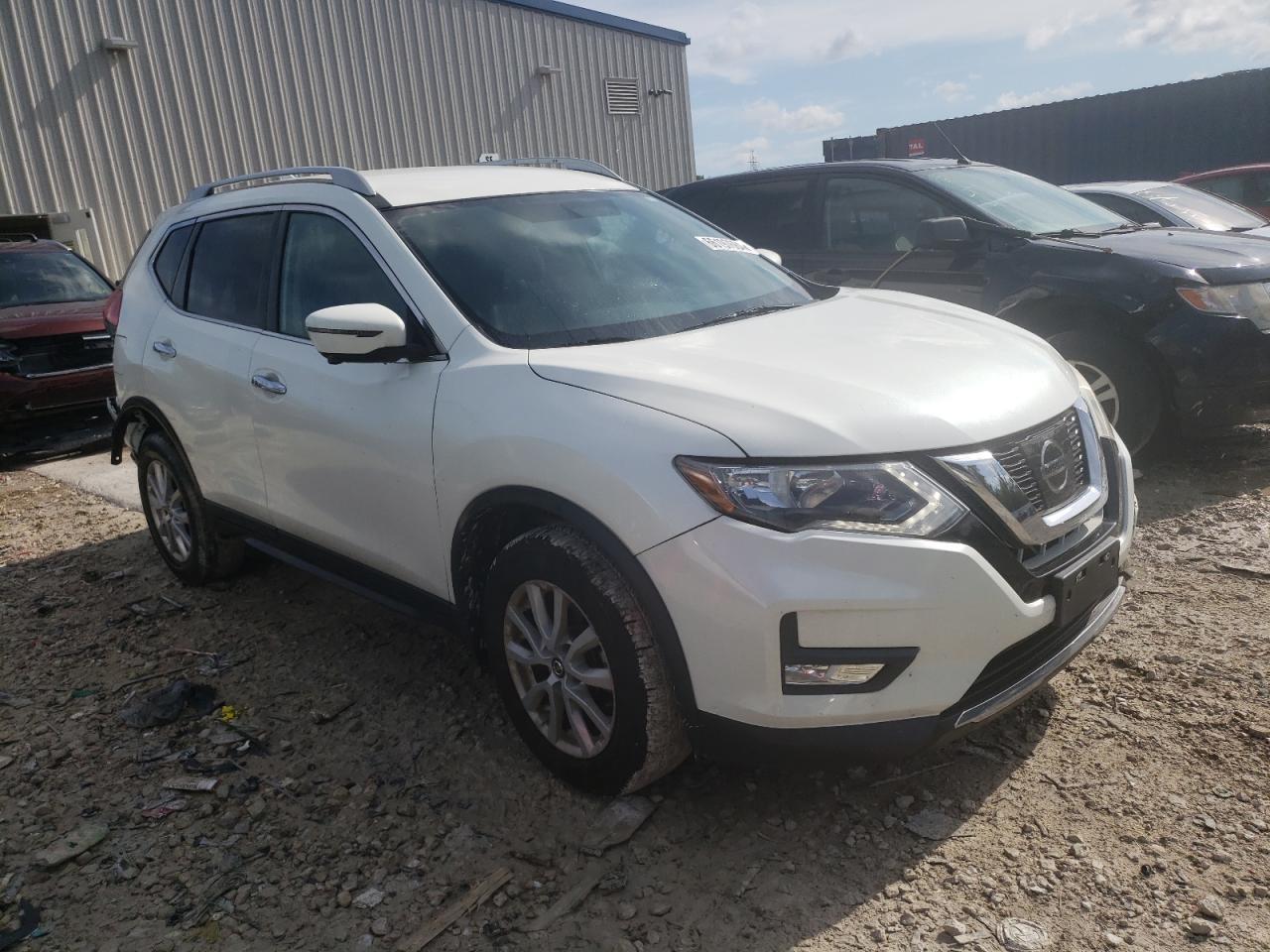 2017 NISSAN ROGUE SV - Image 4