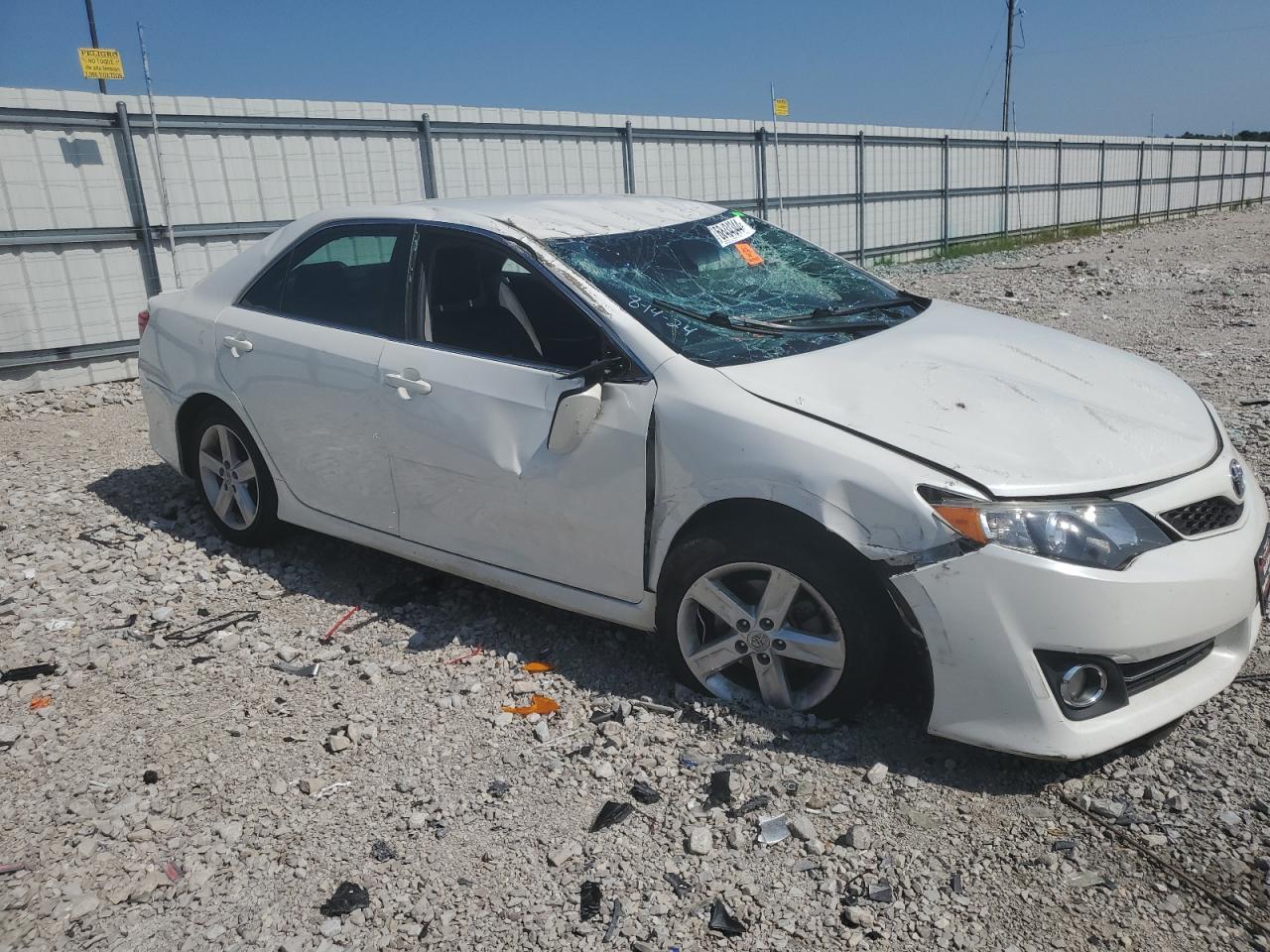 2014 TOYOTA CAMRY L - Image 4