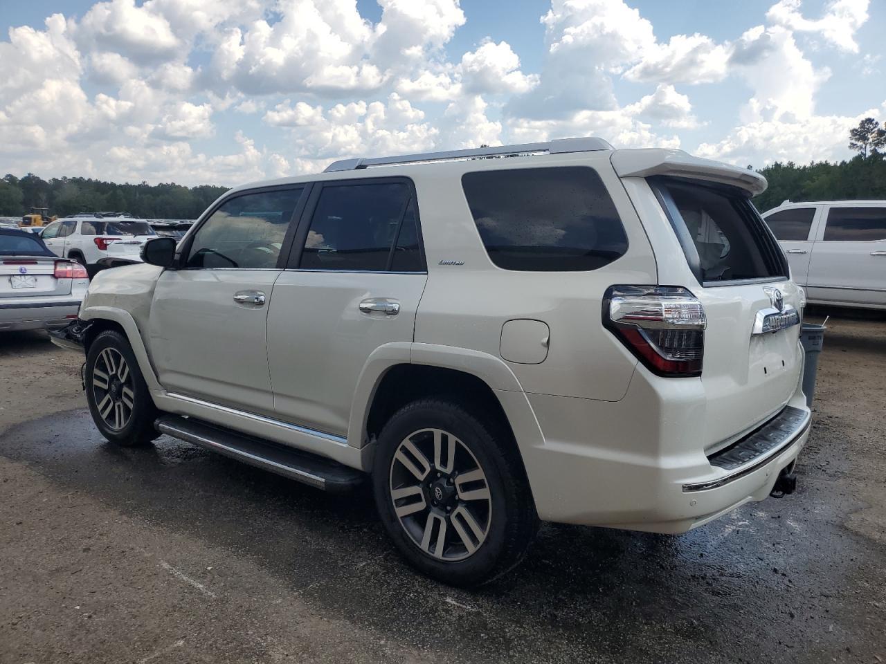 2018 TOYOTA 4RUNNER SR - Image 2