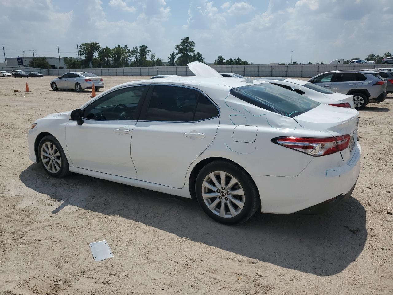 2020 TOYOTA CAMRY LE - Фото 2