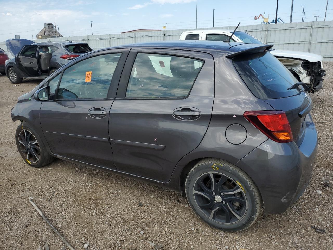 2015 TOYOTA YARIS - Фото 2