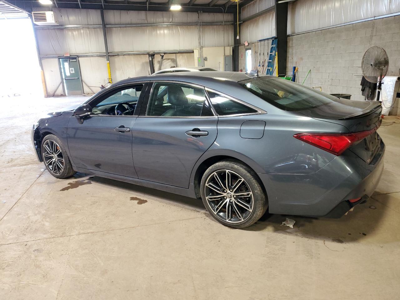 2019 TOYOTA AVALON XLE - Image 2