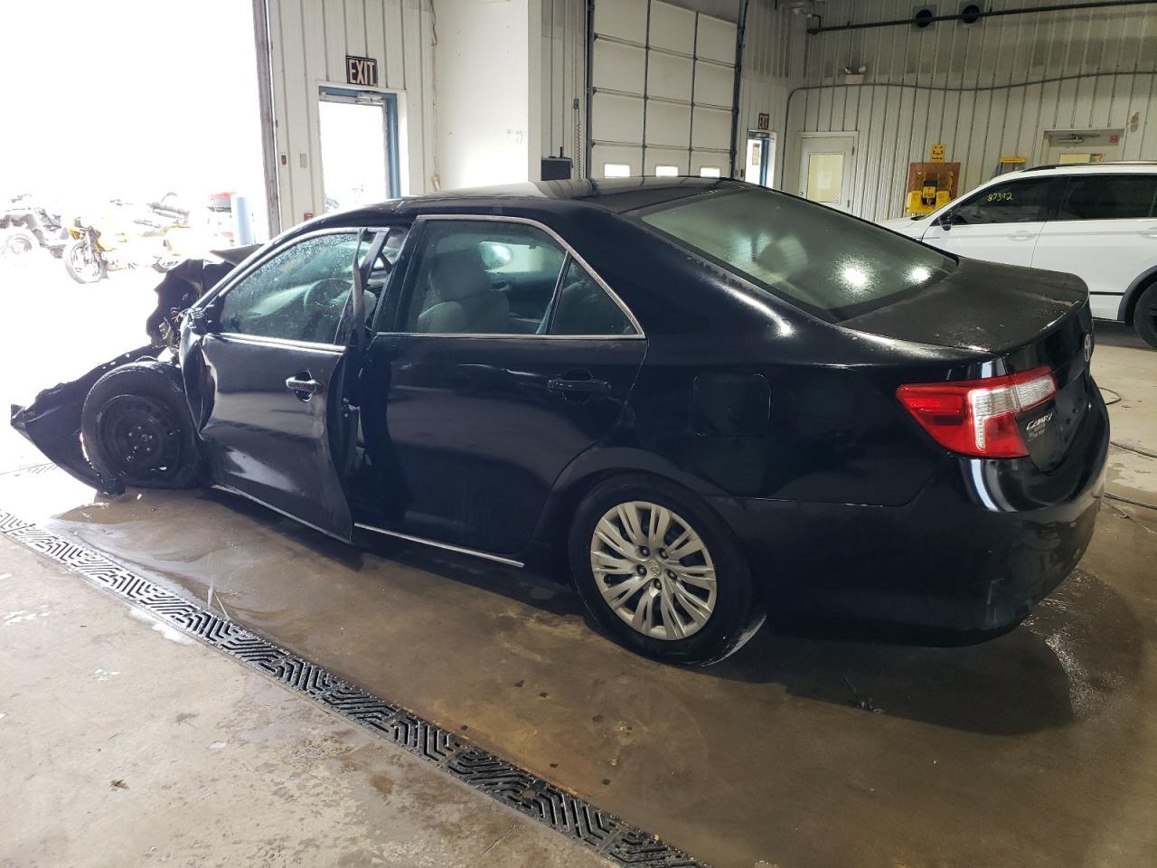 2013 TOYOTA CAMRY L - Фото 2