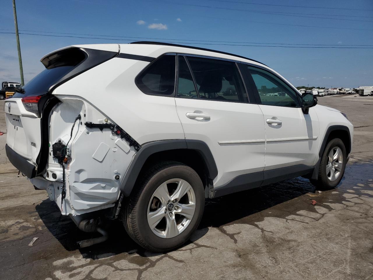 2020 TOYOTA RAV4 XLE - Фото 3