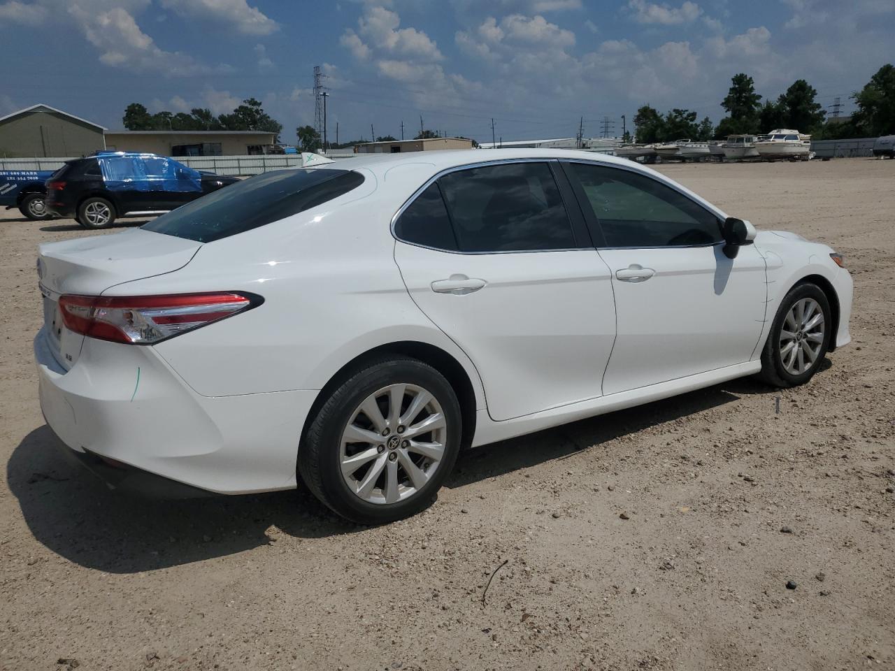 2020 TOYOTA CAMRY LE - Фото 3