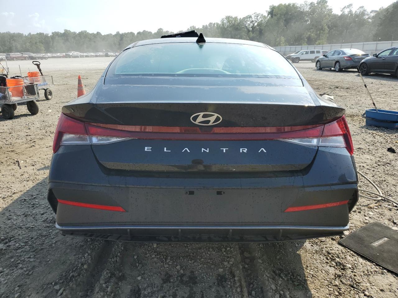 2024 HYUNDAI ELANTRA SE - Фото 6