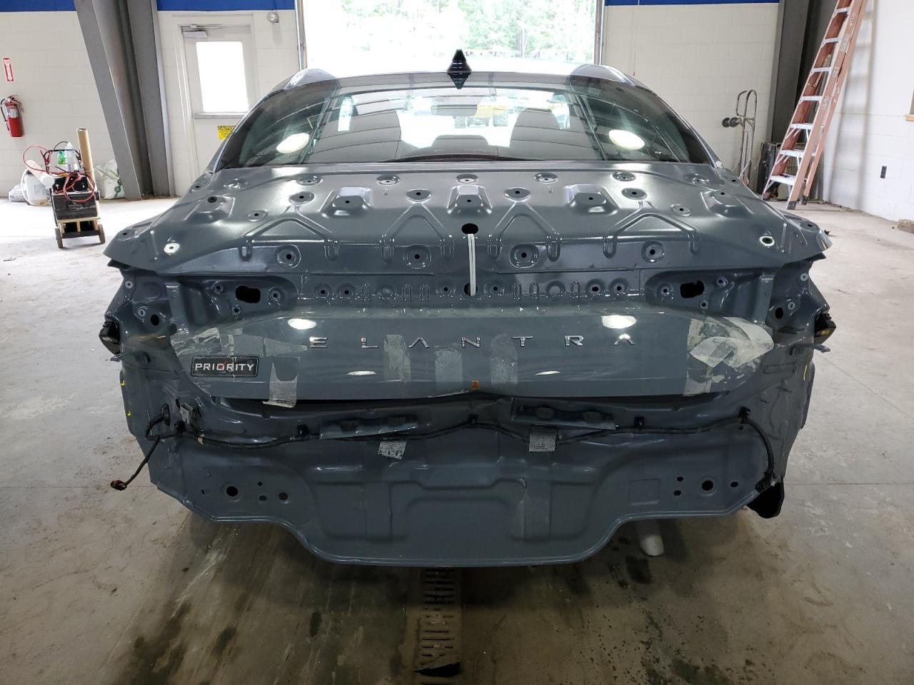 2023 HYUNDAI ELANTRA SE - Фото 6