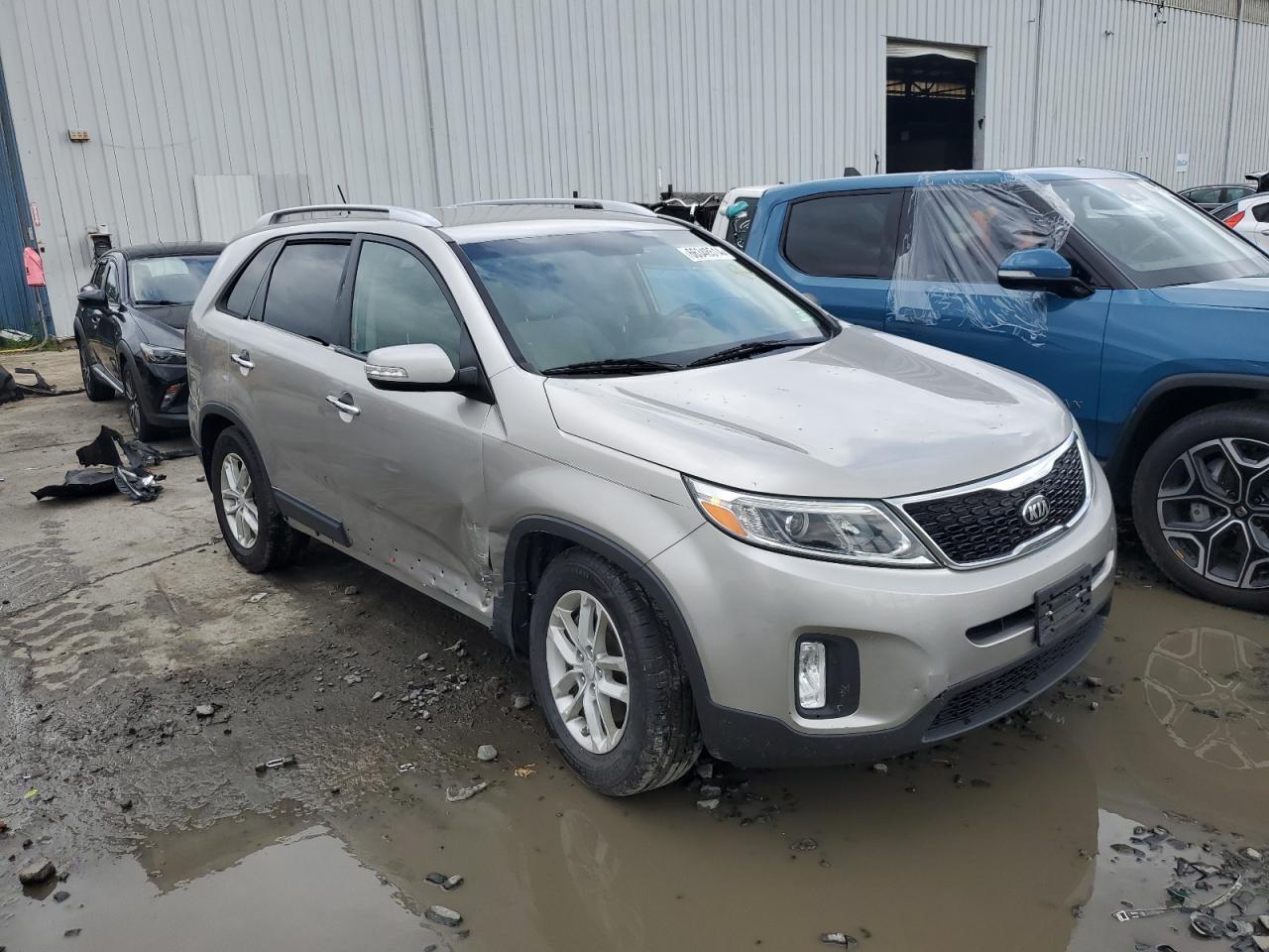 2015 KIA SORENTO LX - Image 4
