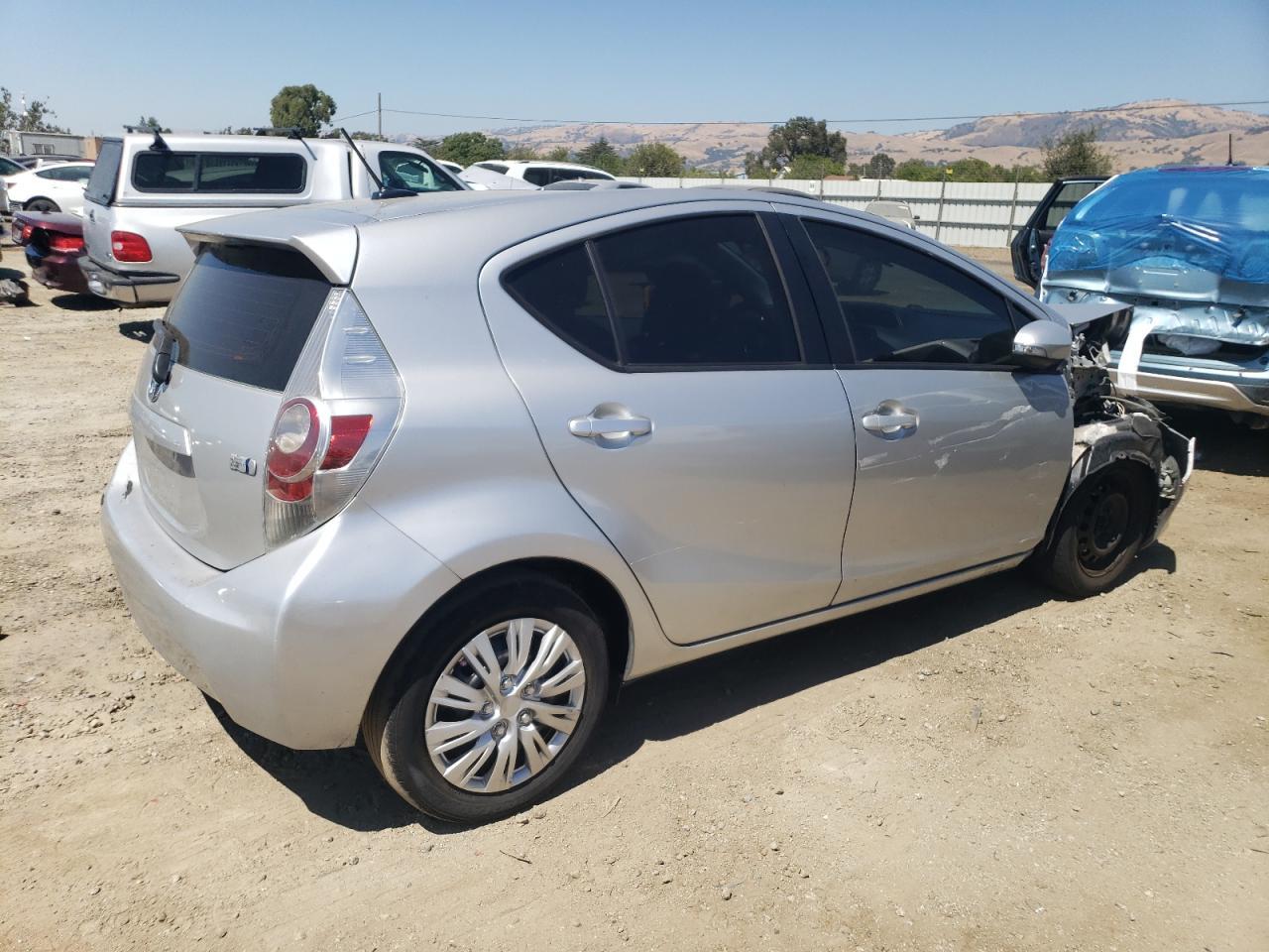 2013 TOYOTA PRIUS C - Фото 3