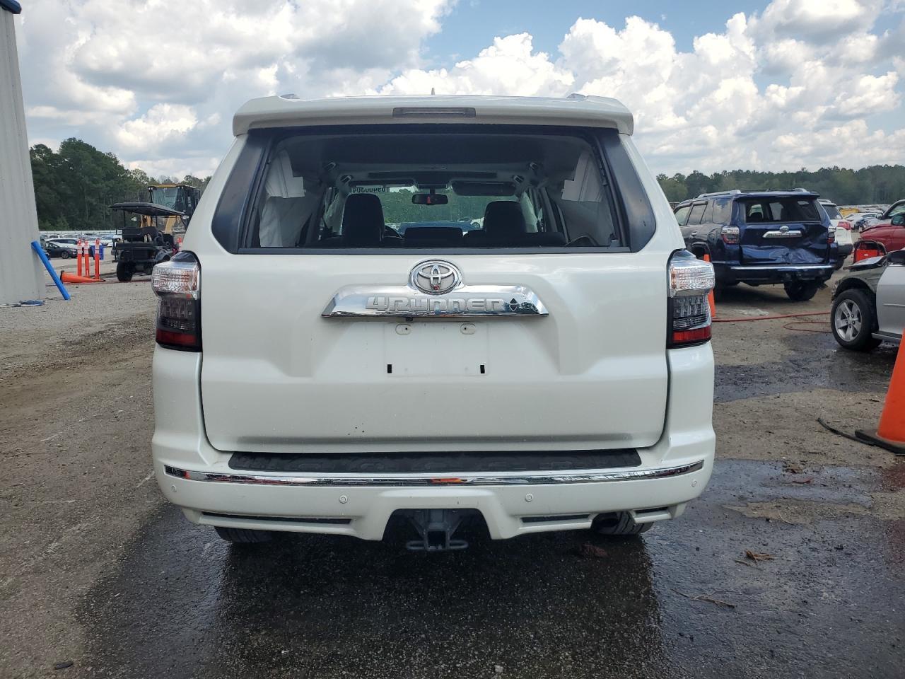 2018 TOYOTA 4RUNNER SR - Image 6