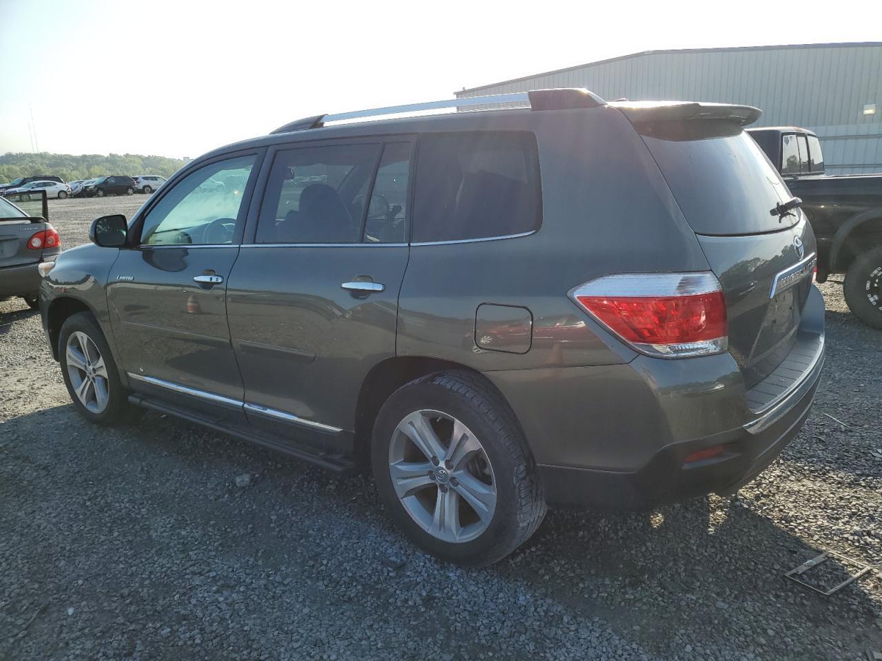 2012 TOYOTA HIGHLANDER - Image 2