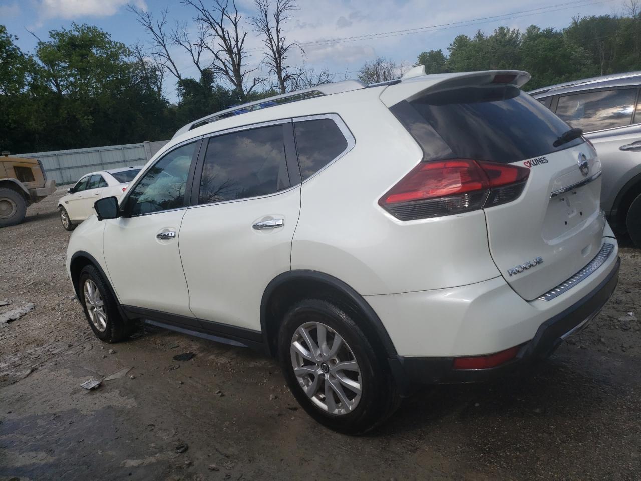 2017 NISSAN ROGUE SV - Image 2