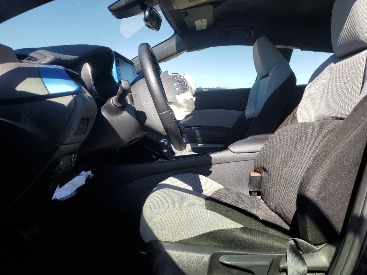 2019 TOYOTA C-HR XLE - Image 7