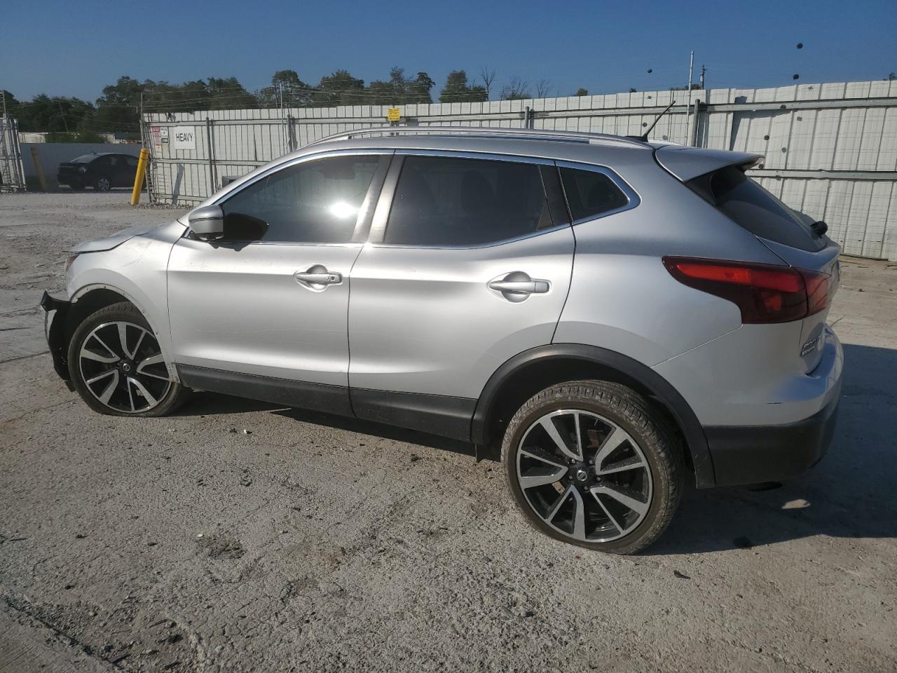 2017 NISSAN ROGUE SPOR - Image 2