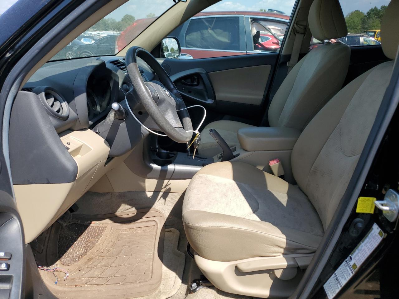 2011 TOYOTA RAV4 - Фото 7