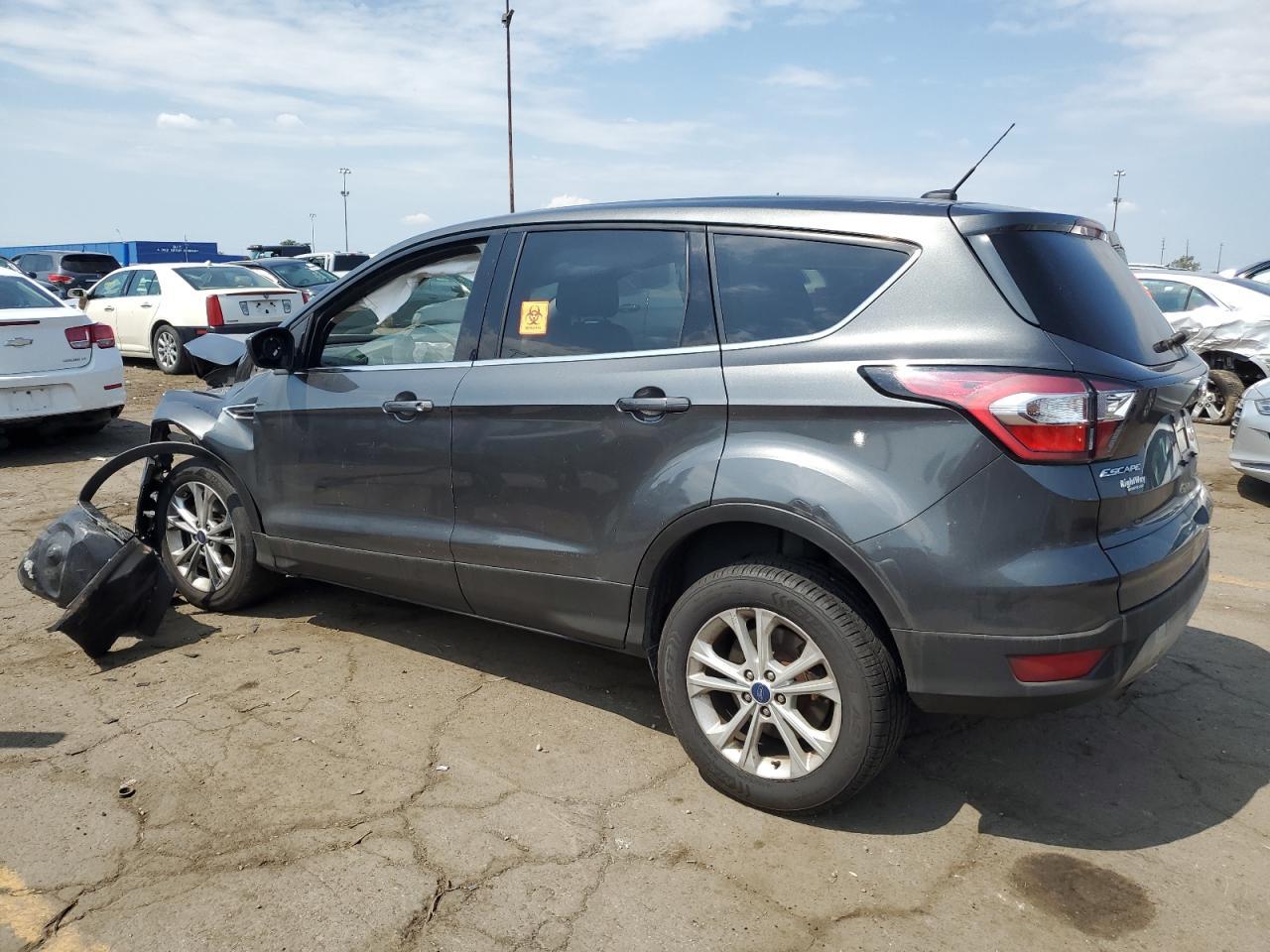2017 FORD ESCAPE SE - Фото 2