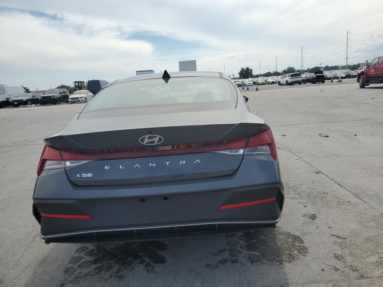 2024 HYUNDAI ELANTRA SE - Фото 6