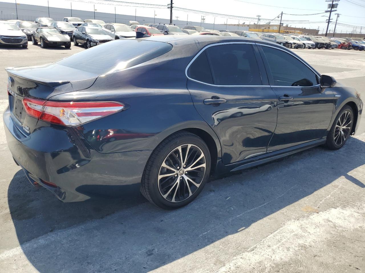 2020 TOYOTA CAMRY SE - Image 3