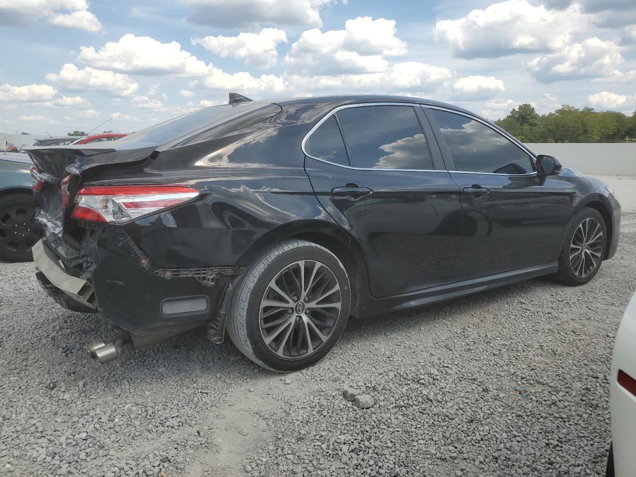 2020 TOYOTA CAMRY SE - Image 3