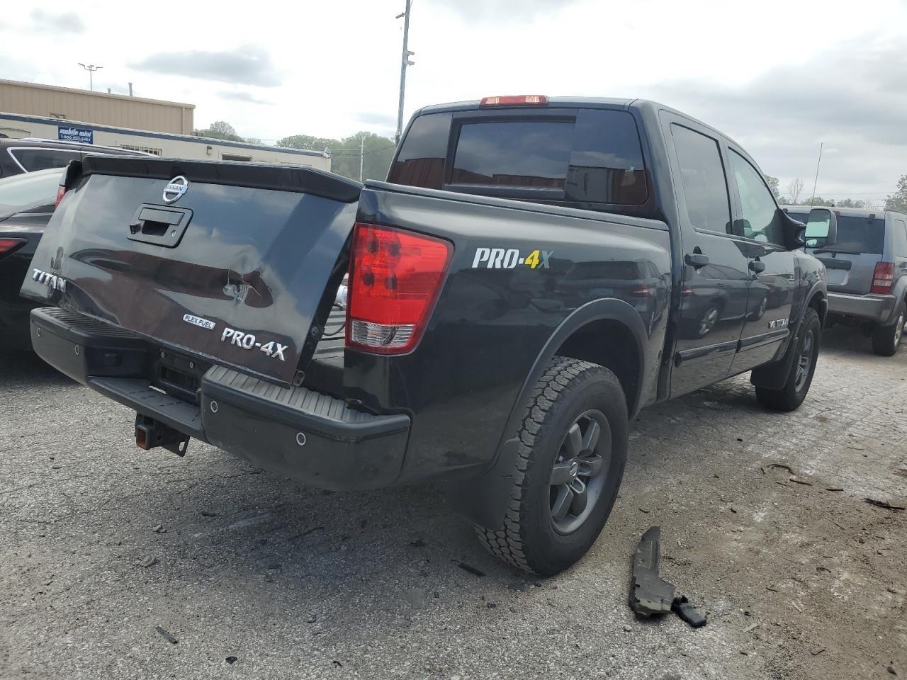 2015 NISSAN TITAN S - Фото 3