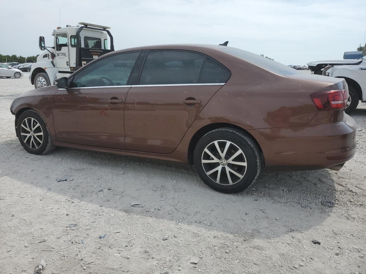 2017 VOLKSWAGEN JETTA SE - Image 2