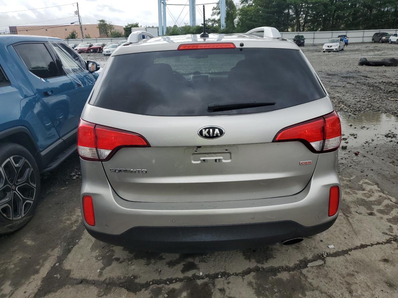 2015 KIA SORENTO LX - Image 6