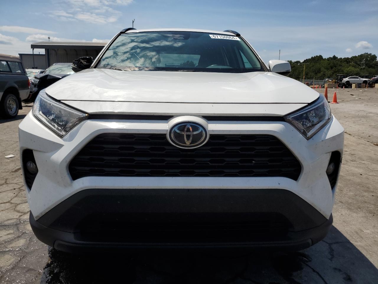 2020 TOYOTA RAV4 XLE - Фото 5