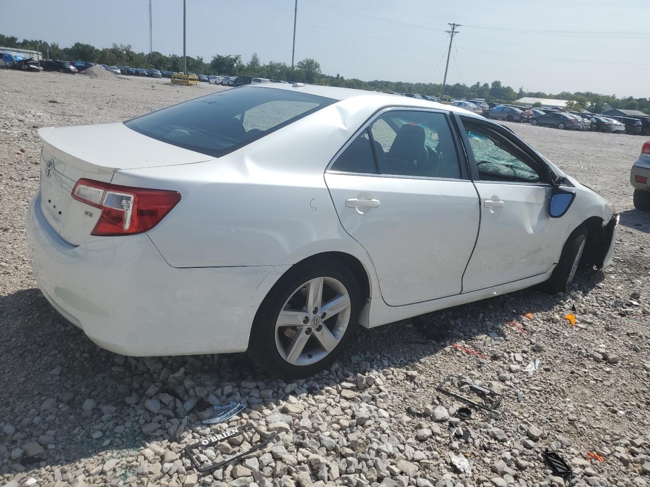 2014 TOYOTA CAMRY L - Image 3
