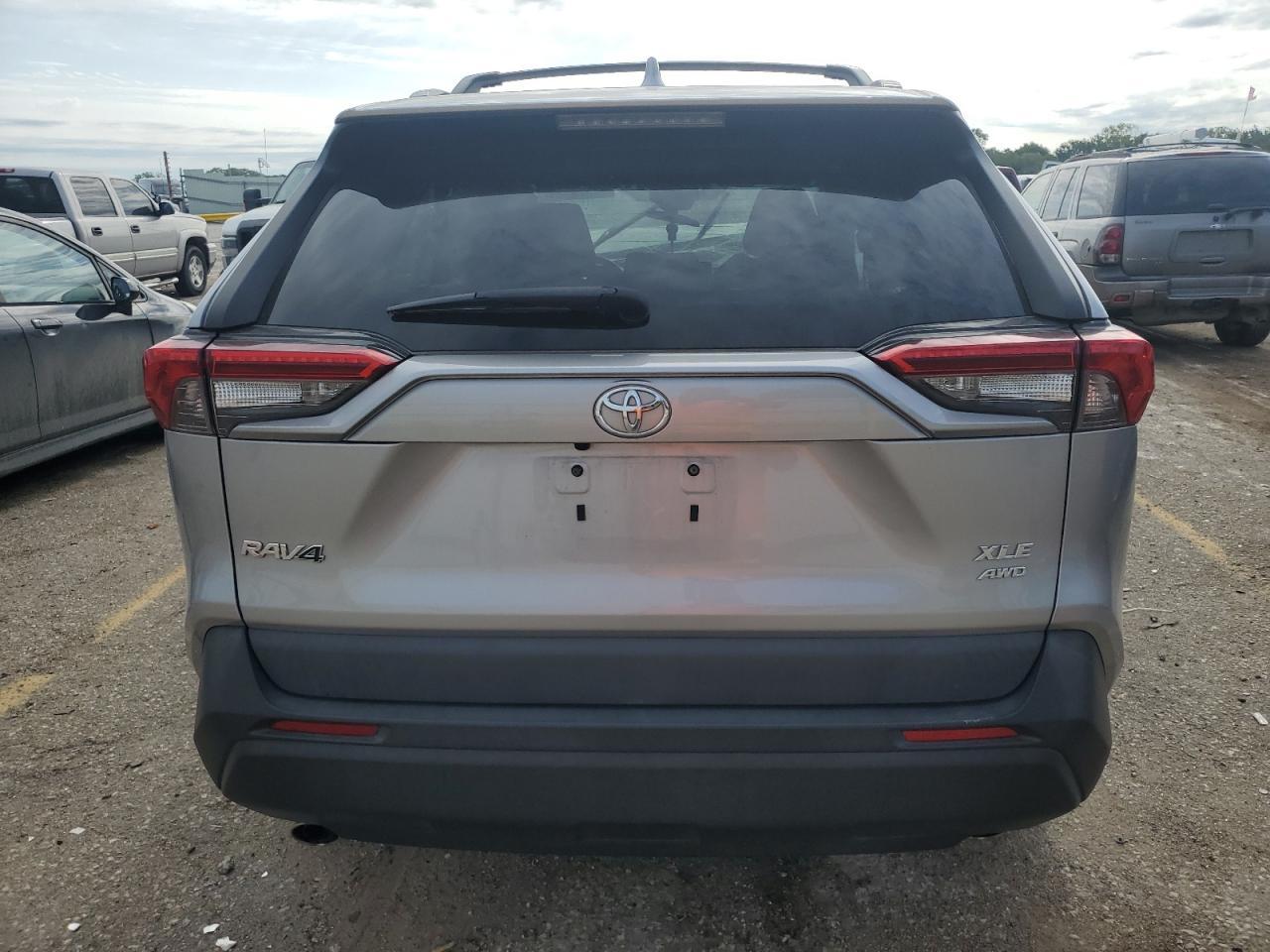 2020 TOYOTA RAV4 XLE - Image 6