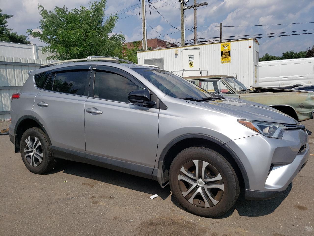 2018 TOYOTA RAV4 LE - Image 4