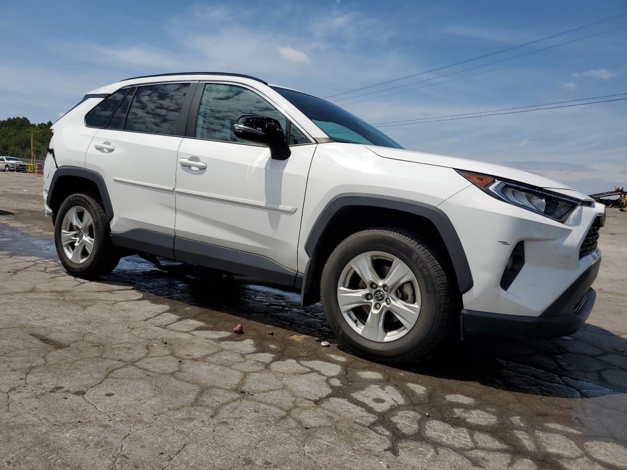 2020 TOYOTA RAV4 XLE - Фото 4