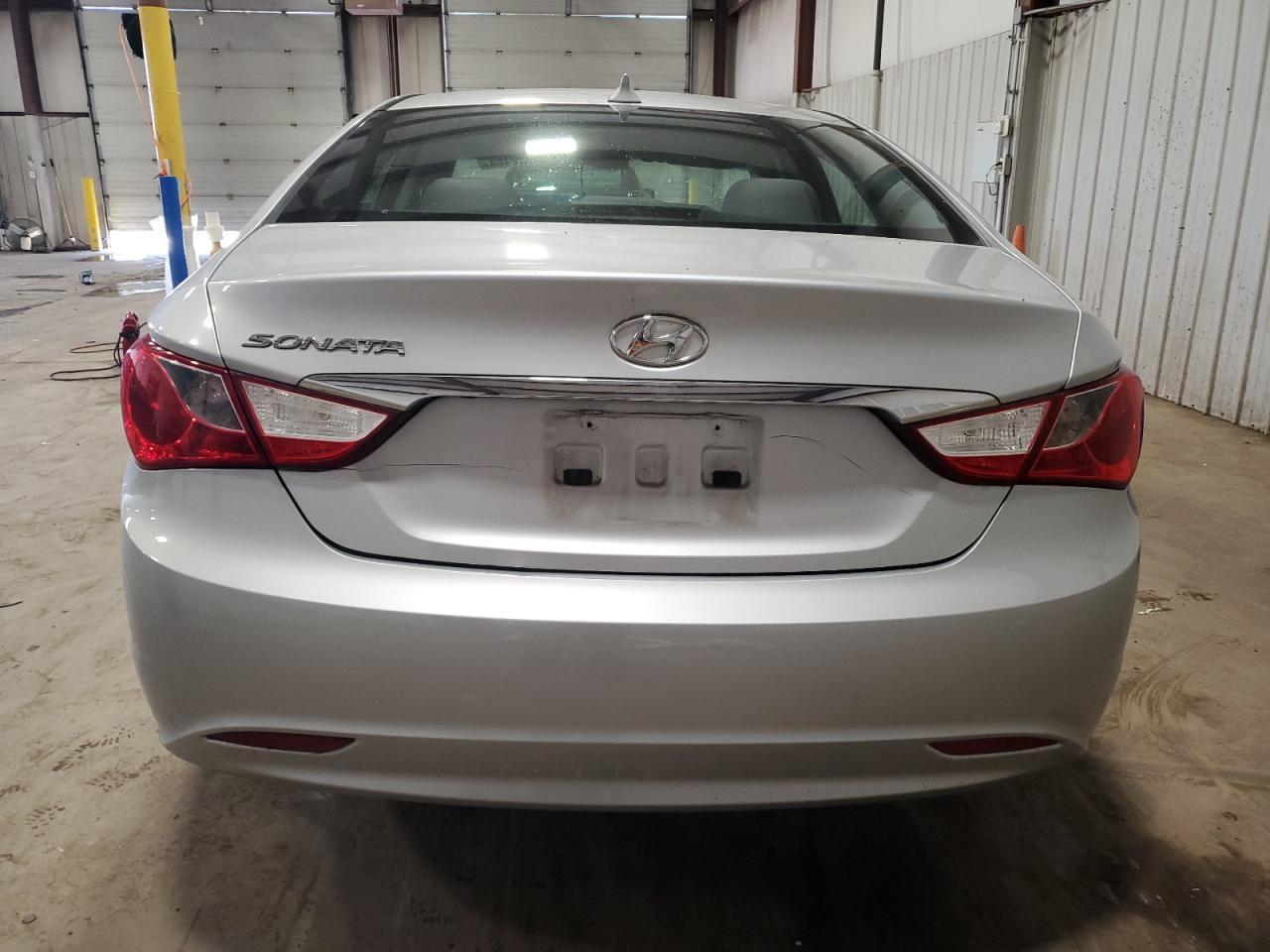 2013 HYUNDAI SONATA GLS - Image 6
