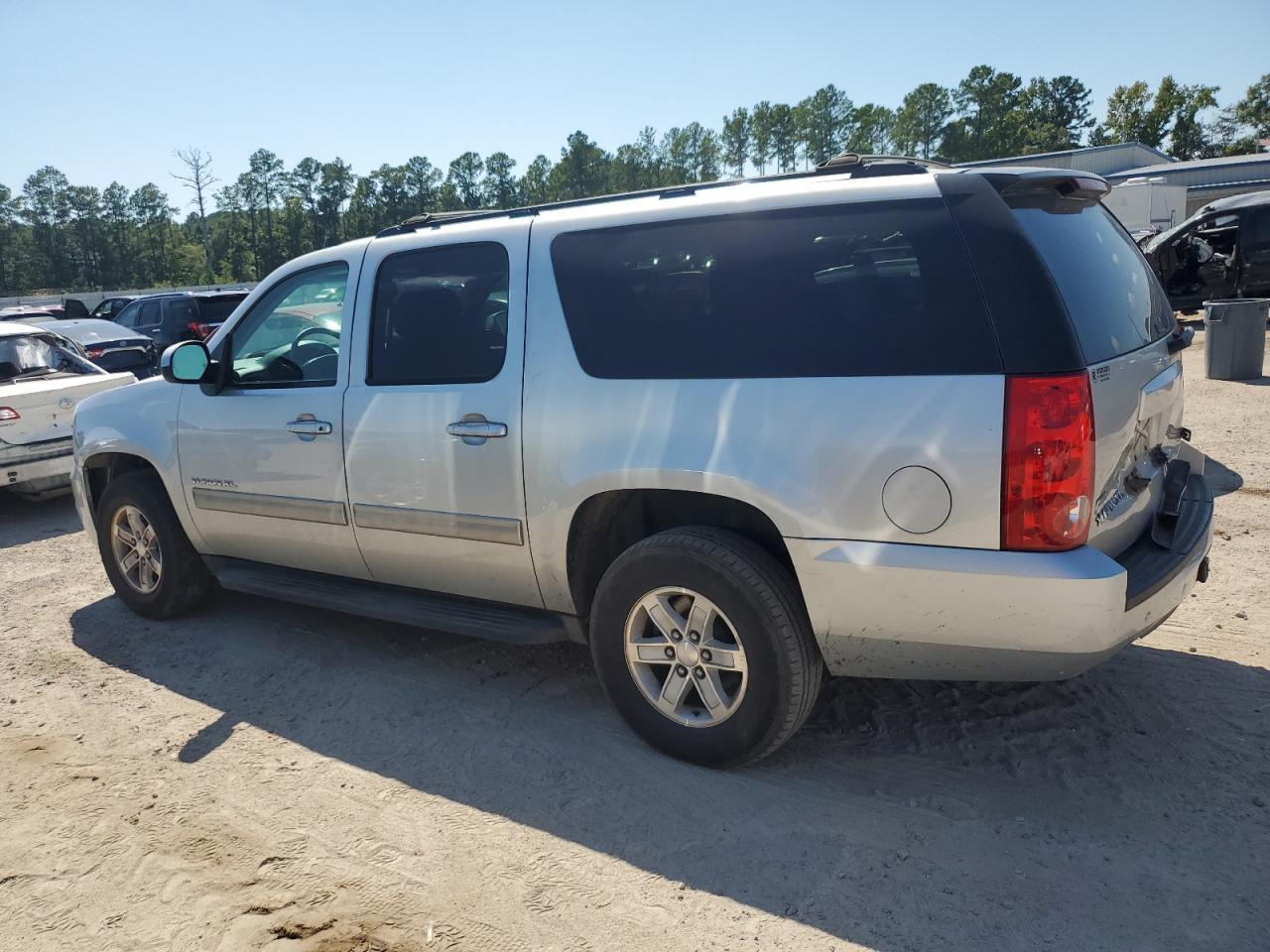 2012 GMC YUKON XL C - Image 2