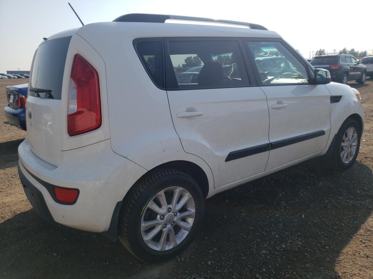 2013 KIA SOUL + - Image 3