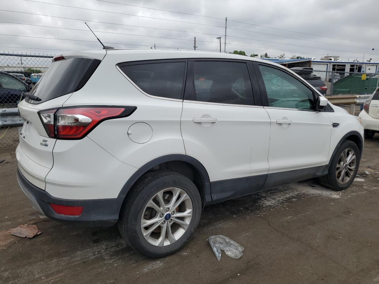 2017 FORD ESCAPE SE - Фото 3