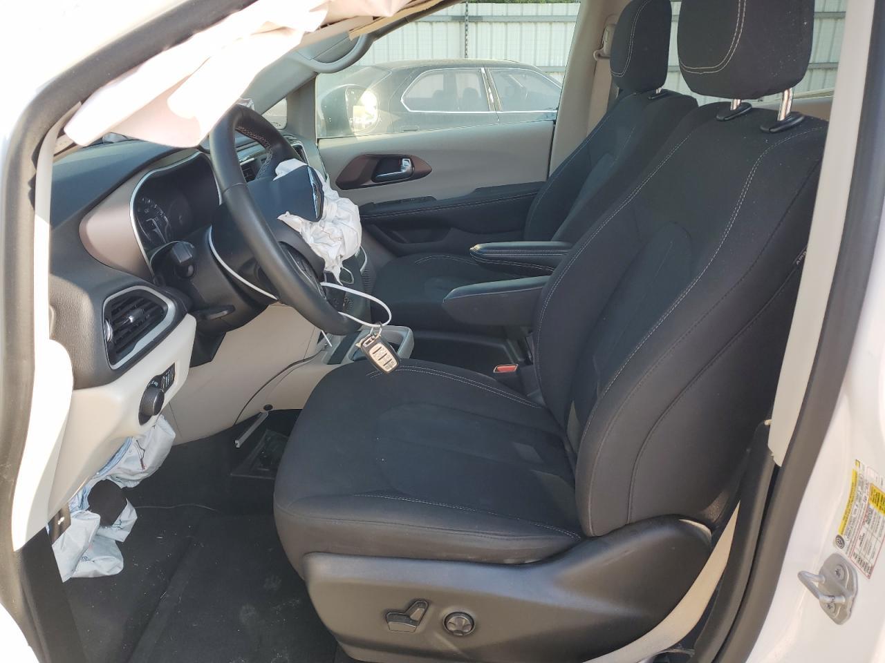2022 CHRYSLER VOYAGER LX - Фото 7