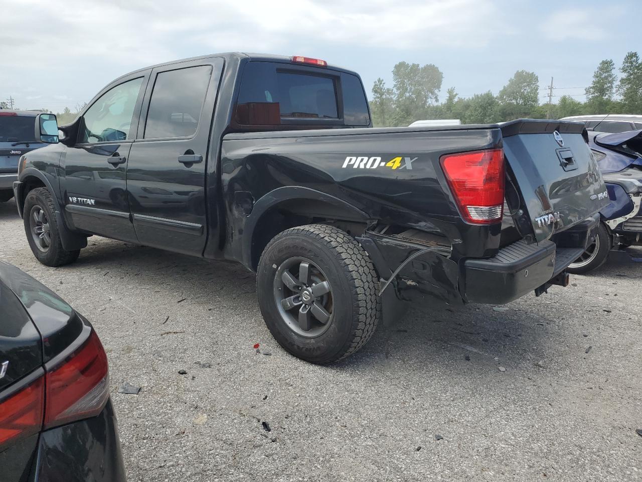 2015 NISSAN TITAN S - Фото 2