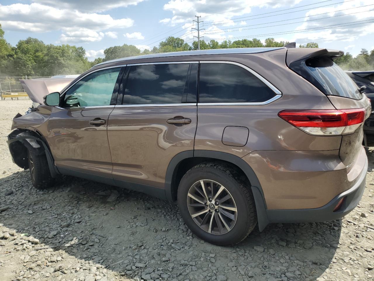 2019 TOYOTA HIGHLANDER - Image 2