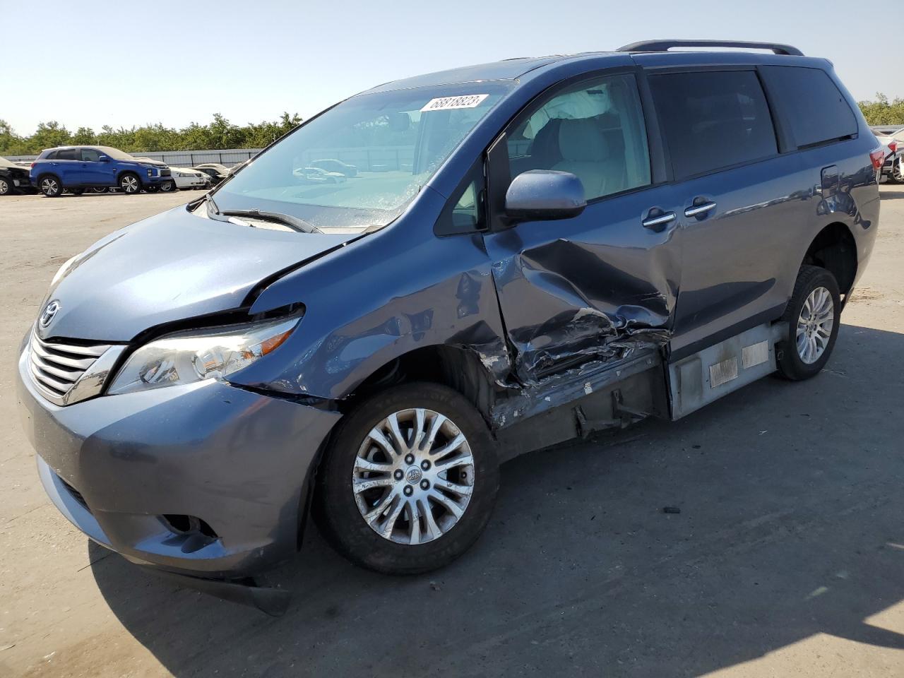 2015 TOYOTA SIENNA XLE