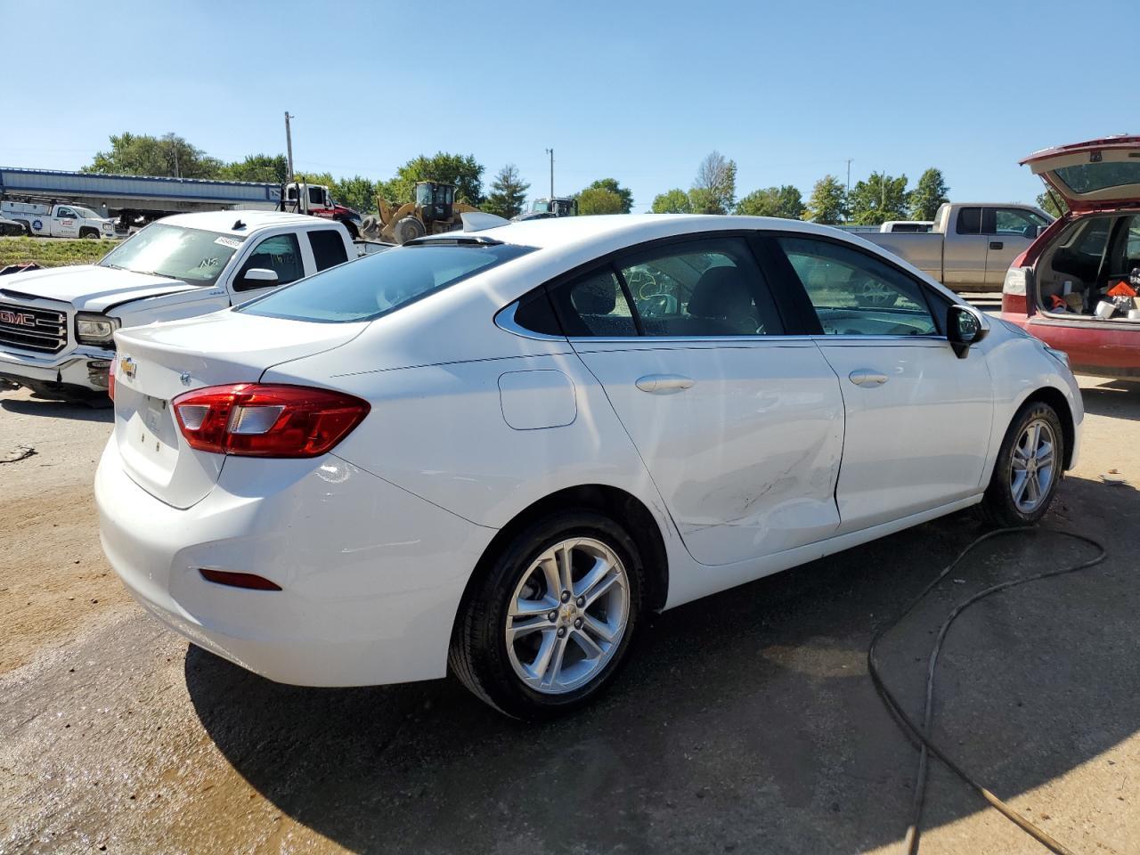 2017 CHEVROLET CRUZE LT - Image 3