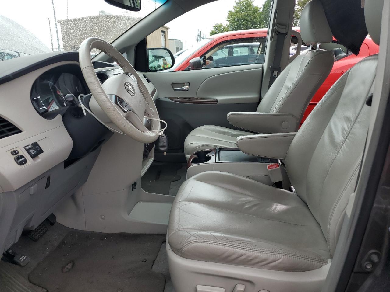 2011 TOYOTA SIENNA XLE - Фото 7